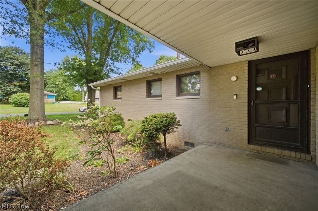 1097 Oak Tree Rd - Photo 3 of 32