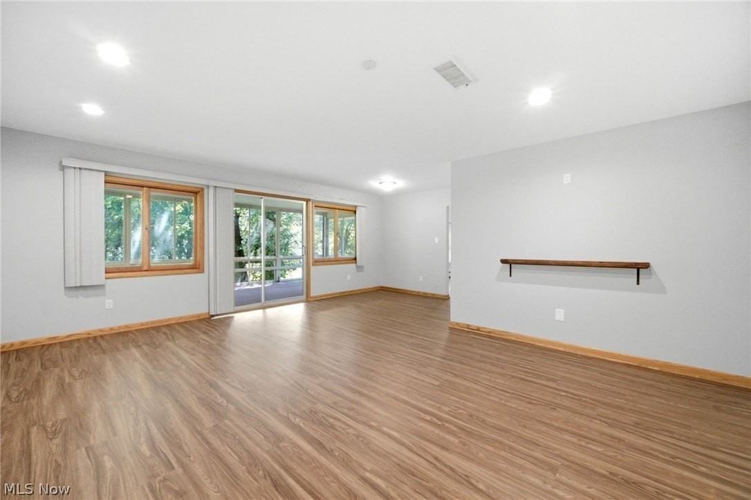 1097 Oak Tree Rd - Photo 6 of 32