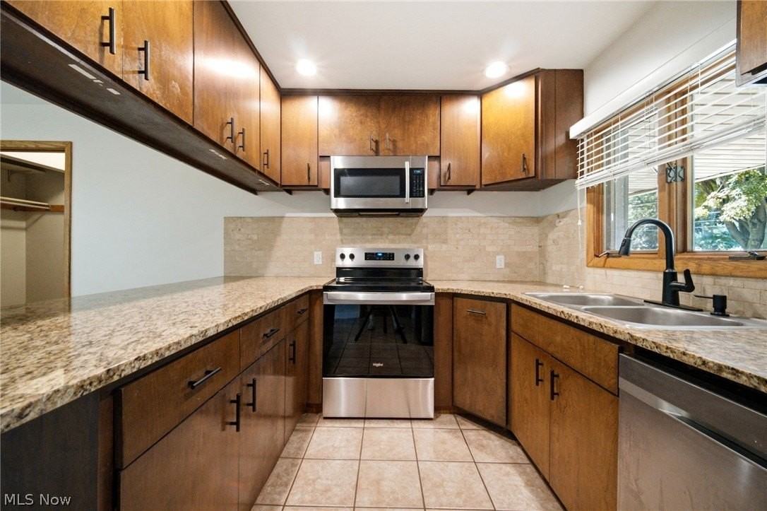 1097 Oak Tree Rd - Photo 7 of 32