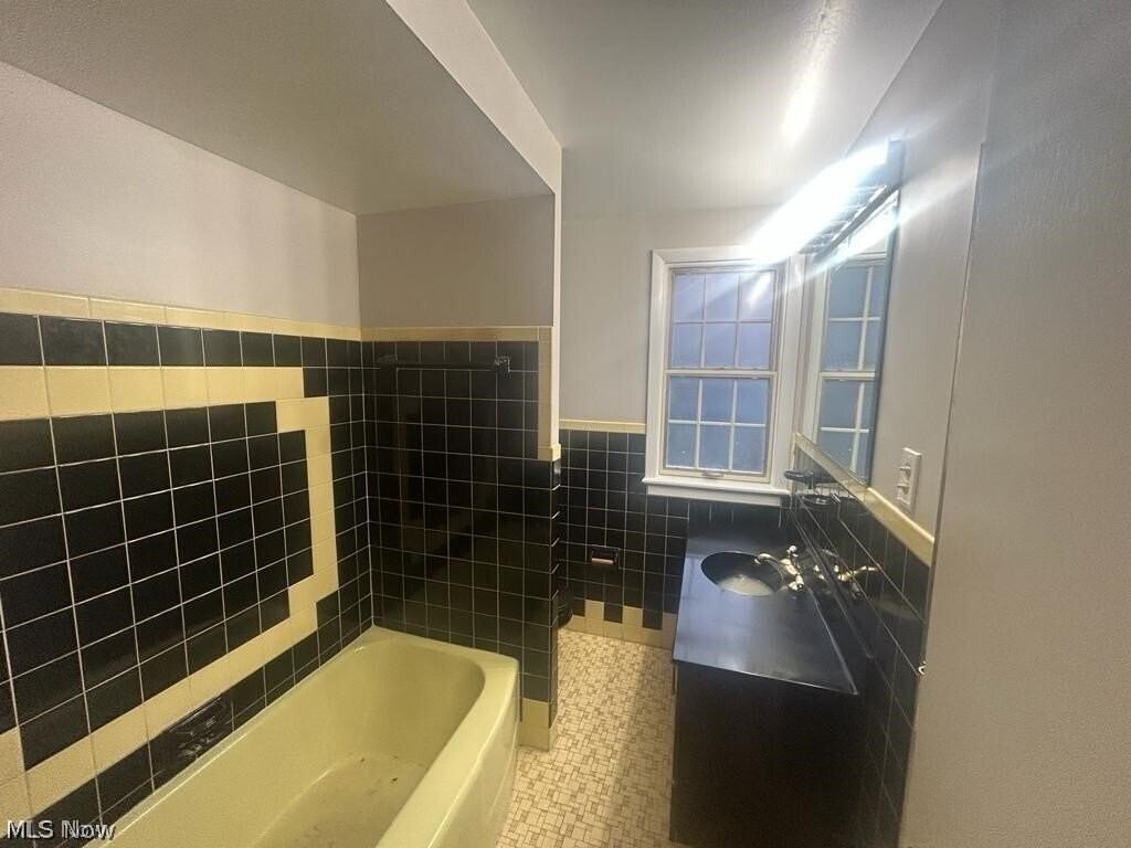 2079 S Green Rd - Photo 7 of 16