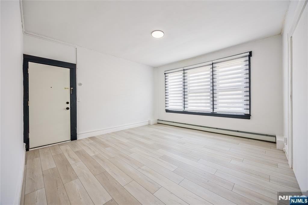 463 21st St - Photo 5 of 24