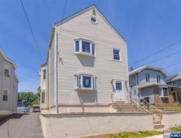 featured image of 137 Uhland St #2