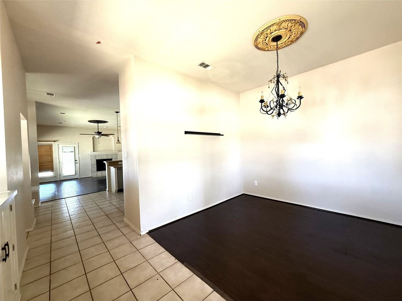 2406 Hillside Dr - Photo 2 of 15