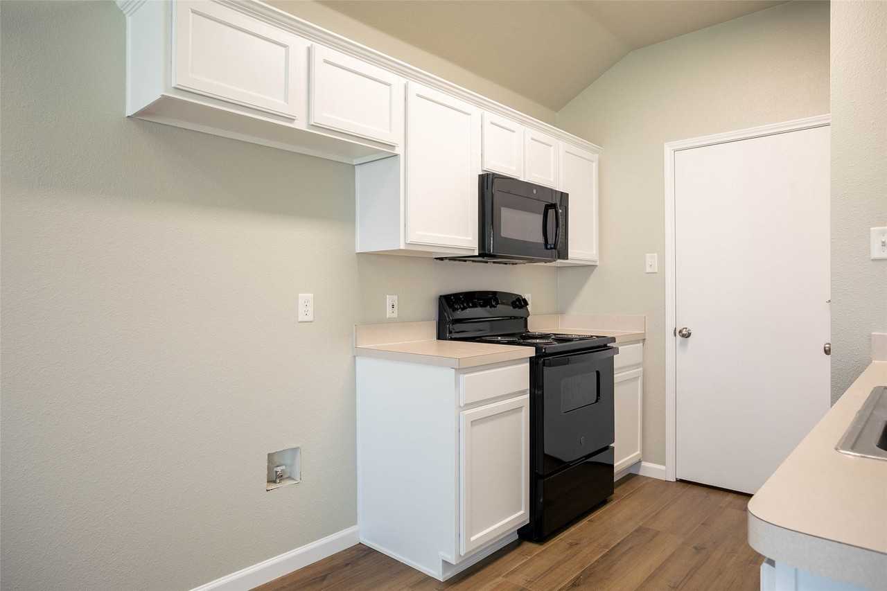10500 Aransas Dr - Photo 5 of 27