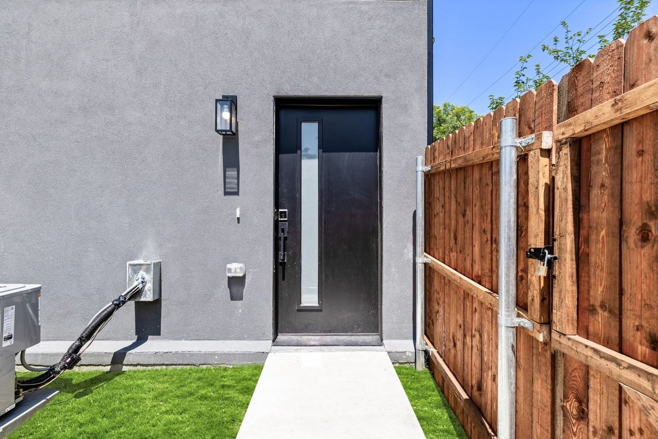 4707 Virginia Ave #105 - Photo 3 of 39