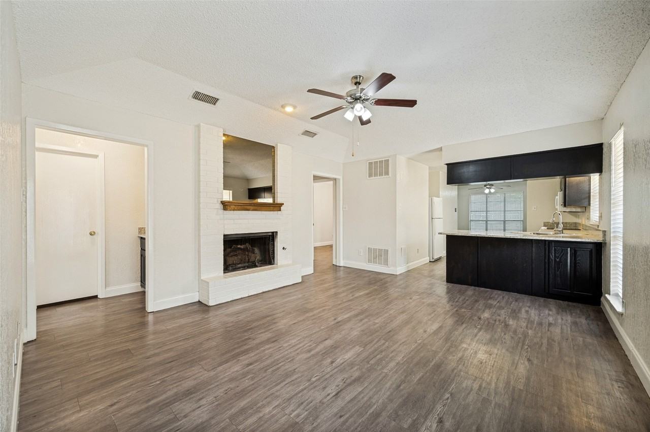 8902 Marilyn Dr - Photo 2 of 12