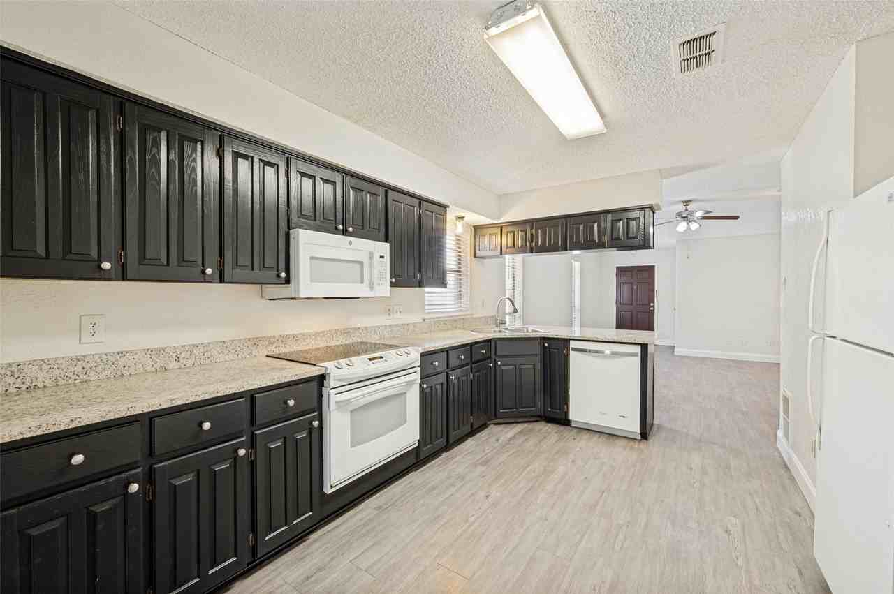 8902 Marilyn Dr - Photo 4 of 12