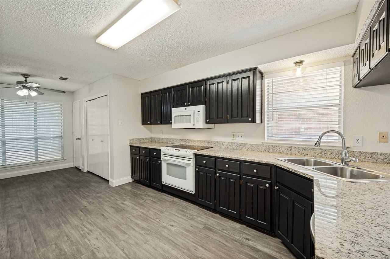 8902 Marilyn Dr - Photo 5 of 12