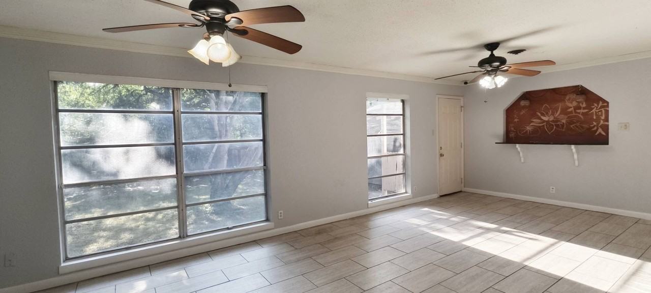 1125 Valley View Dr - Photo 4 of 8