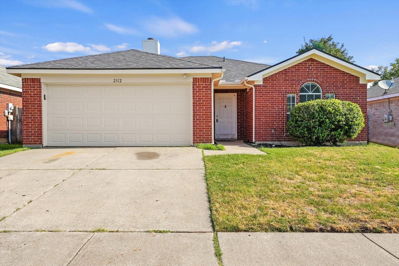 2312 Corral Dr - Photo 2 of 19
