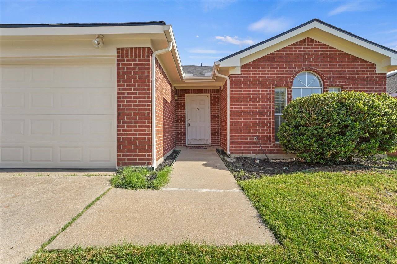 2312 Corral Dr - Photo 3 of 19