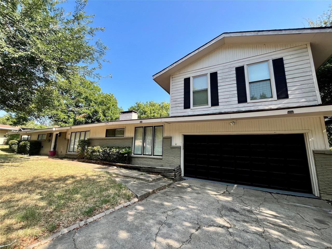 830 Blackburn St - Photo 2 of 37