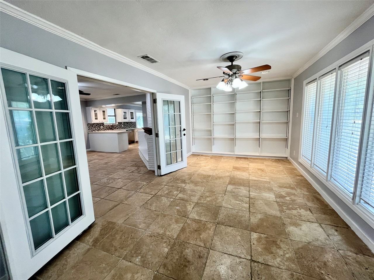 830 Blackburn St - Photo 4 of 37