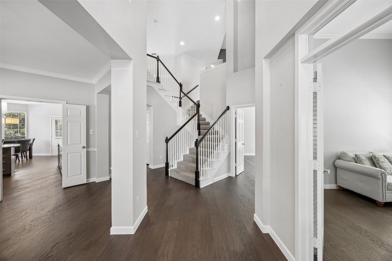 8408 Kenning Ct - Photo 4 of 34
