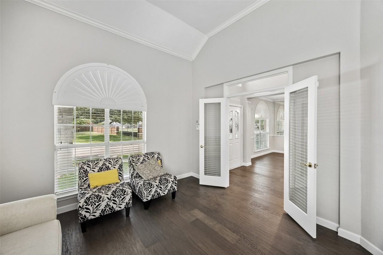 8408 Kenning Ct - Photo 5 of 34