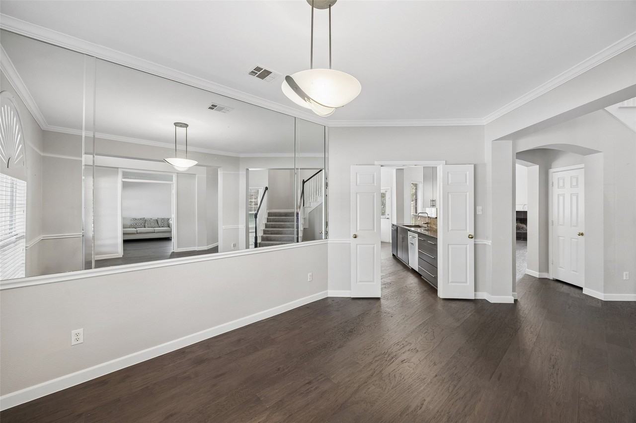 8408 Kenning Ct - Photo 6 of 34