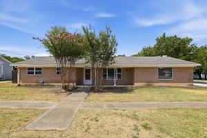 featured image of 302 W 4th St
