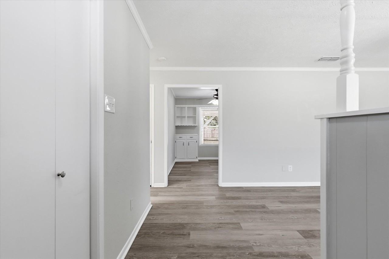 302 W 4th St - Photo 5 of 31