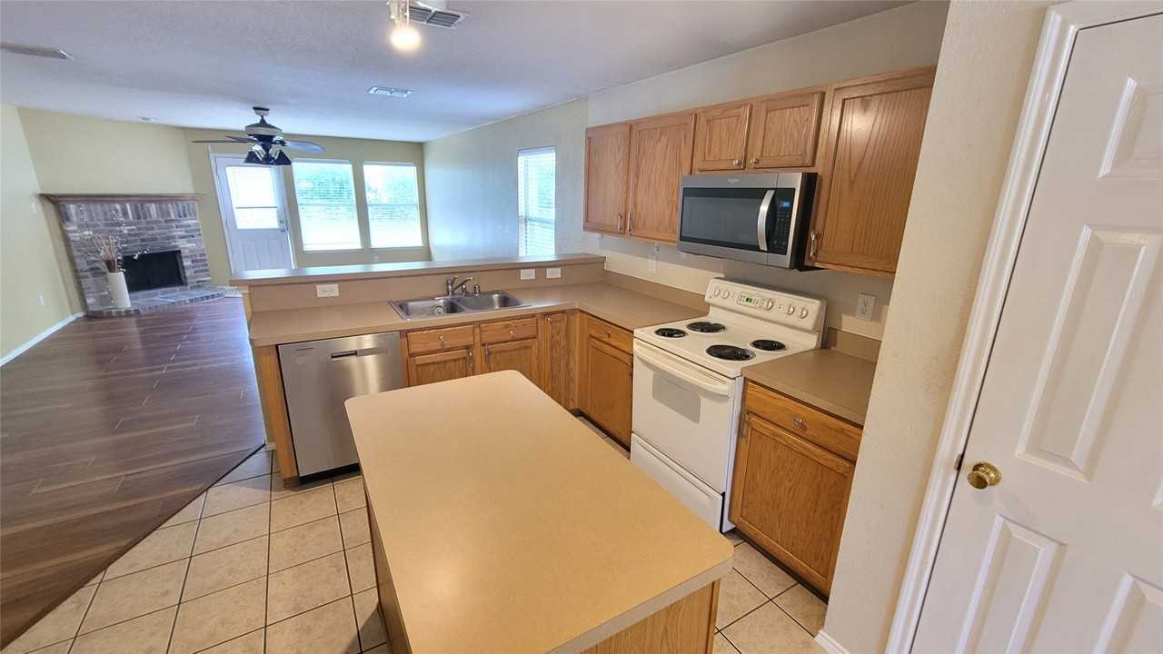 2717 Morningside Dr - Photo 2 of 27