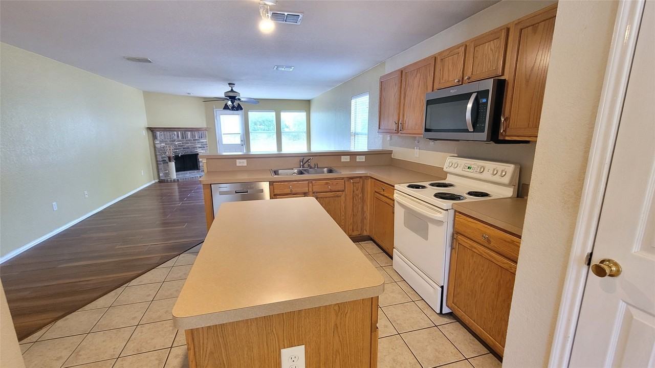 2717 Morningside Dr - Photo 3 of 27