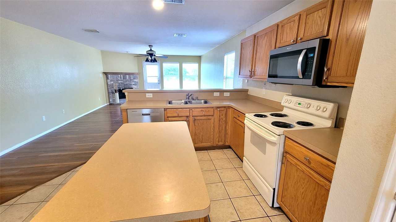2717 Morningside Dr - Photo 5 of 27