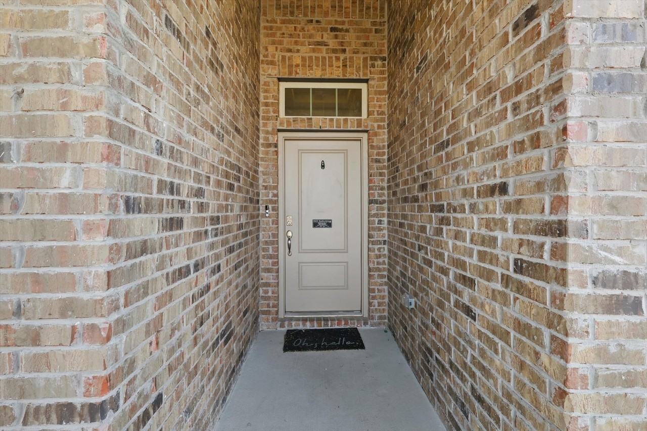 11112 Summer Rain Blvd - Photo 4 of 38
