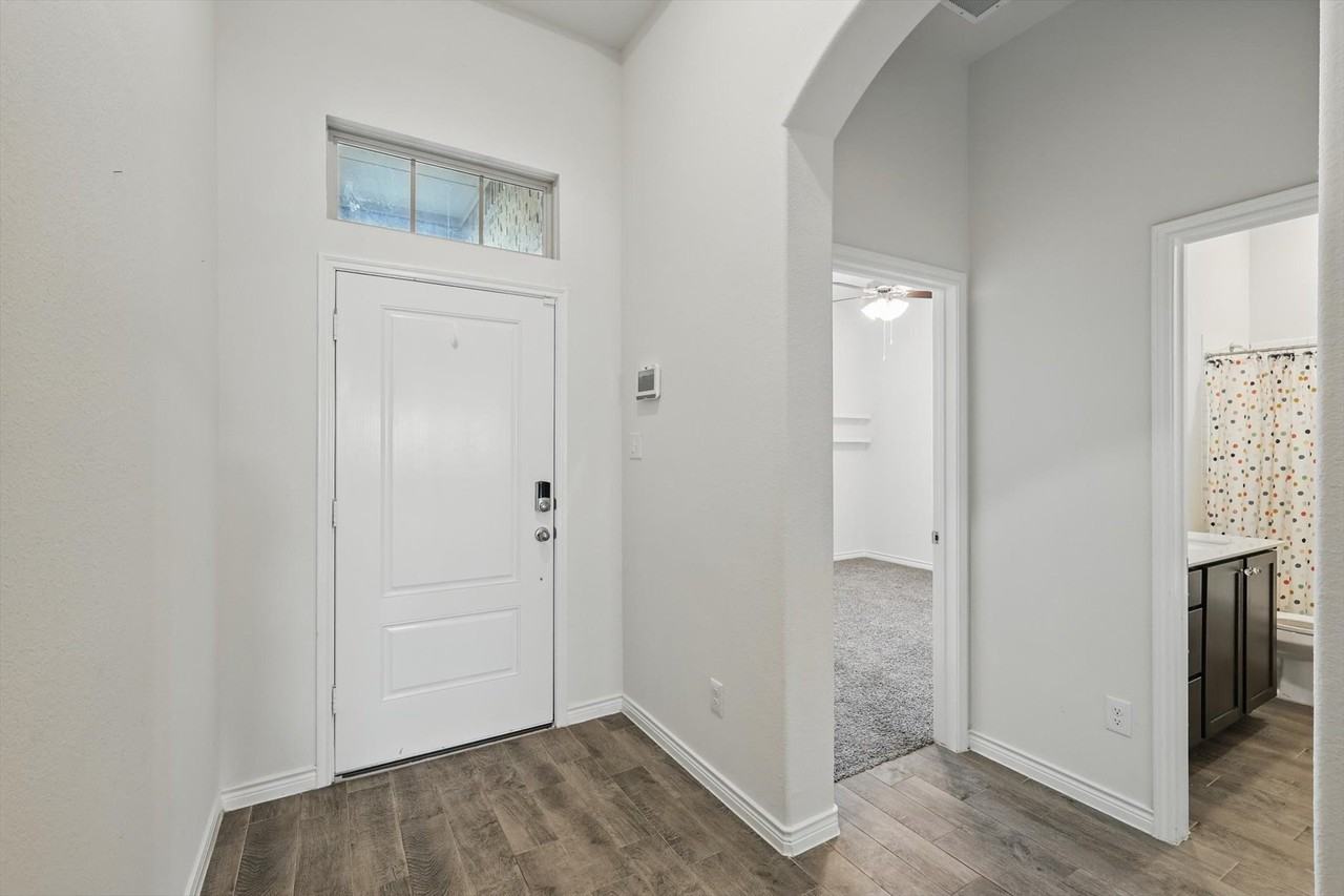 11112 Summer Rain Blvd - Photo 5 of 38