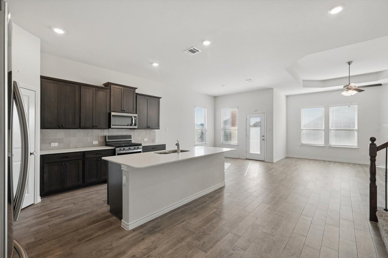 11112 Summer Rain Blvd - Photo 7 of 38