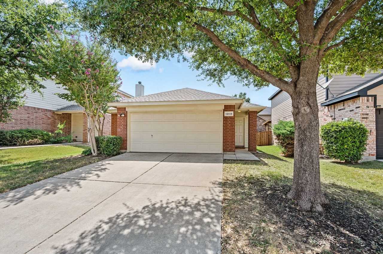 12113 Thicket Bend Dr - Photo 3 of 28