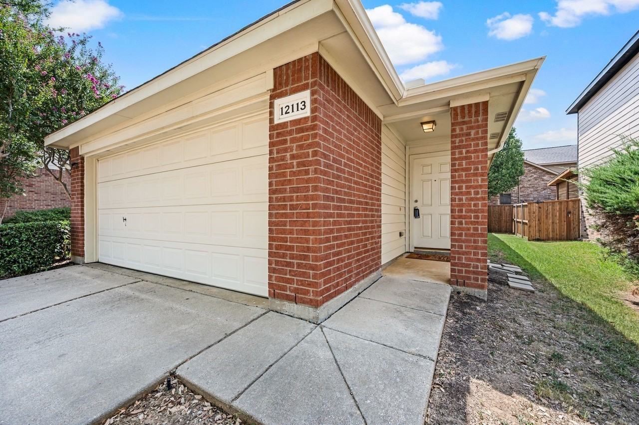 12113 Thicket Bend Dr - Photo 4 of 28