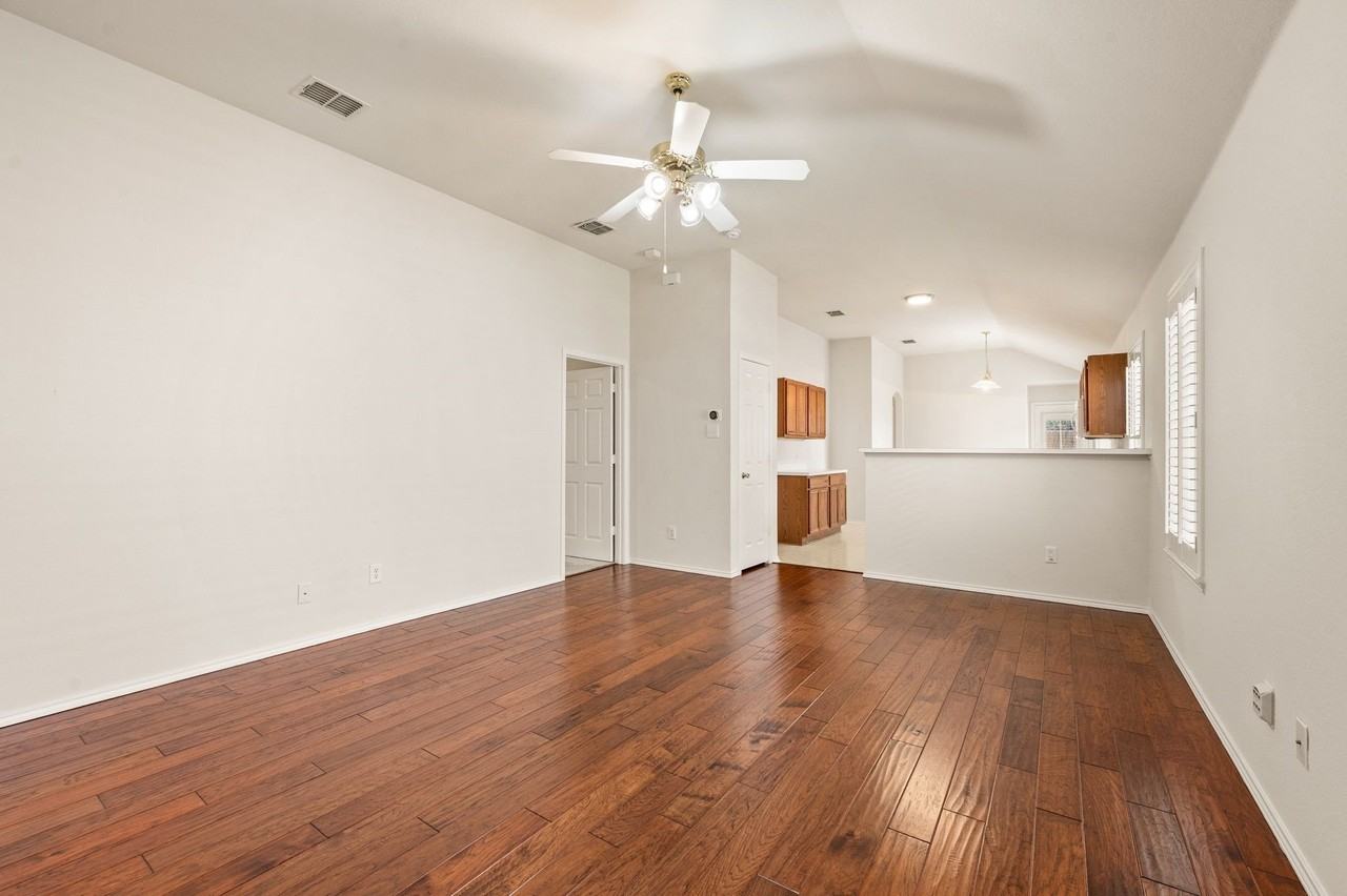 12113 Thicket Bend Dr - Photo 5 of 28