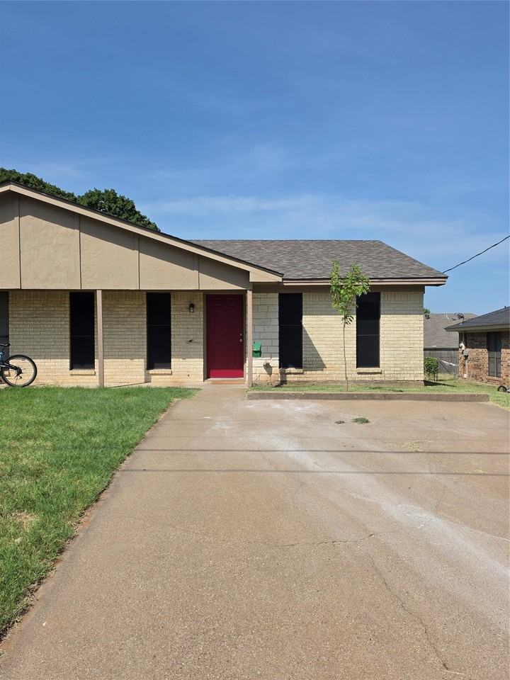 1014 Harbor Lakes Dr