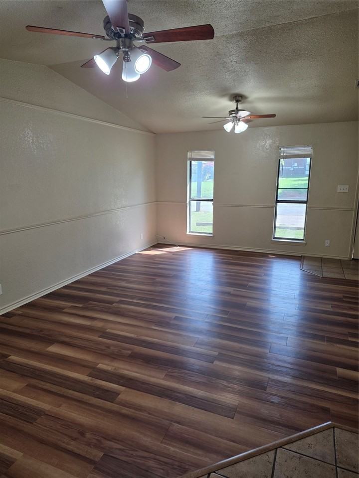 1014 Harbor Lakes Dr - Photo 2 of 16