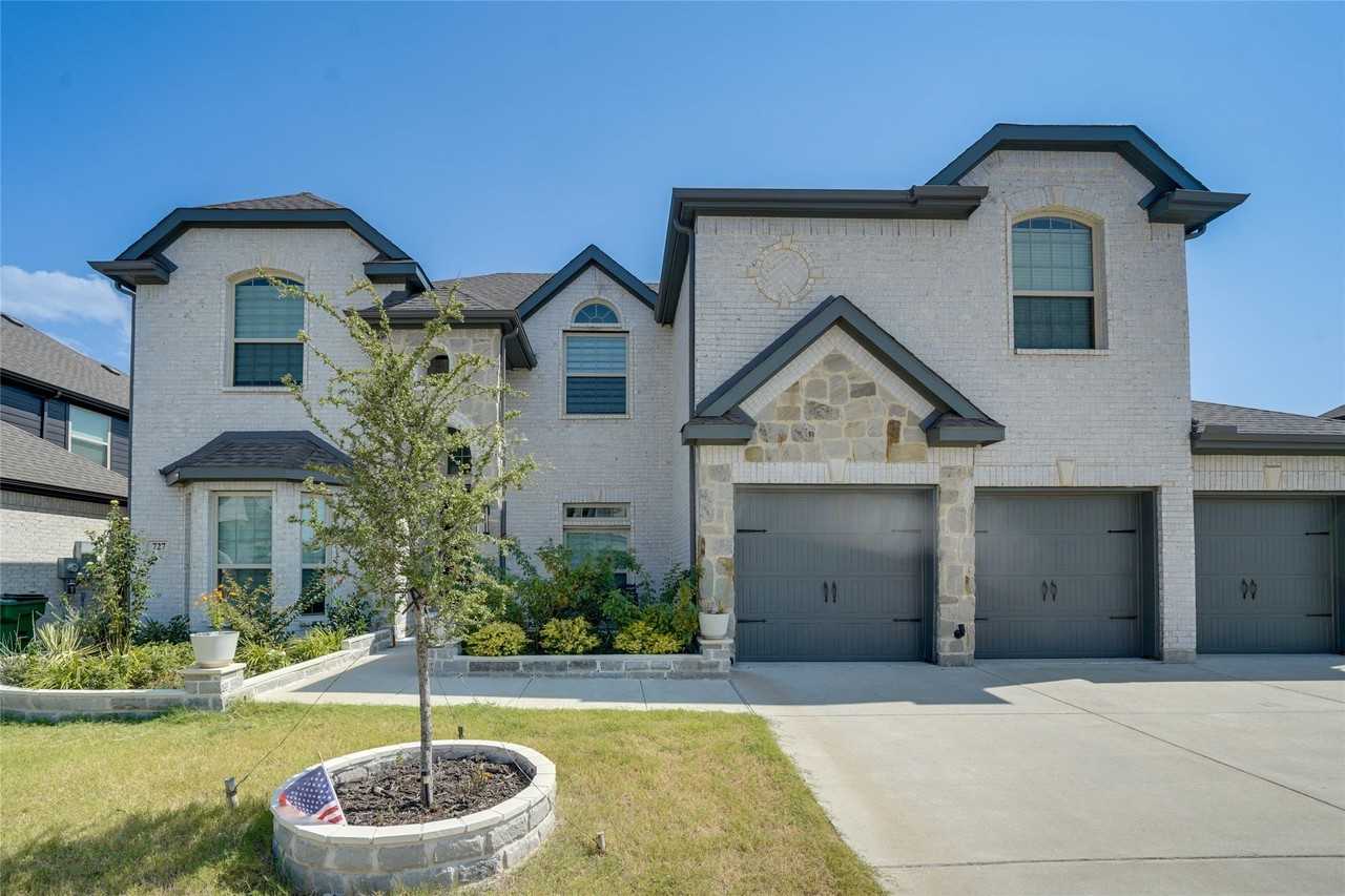 727 Stearman Ln - Photo 2 of 33