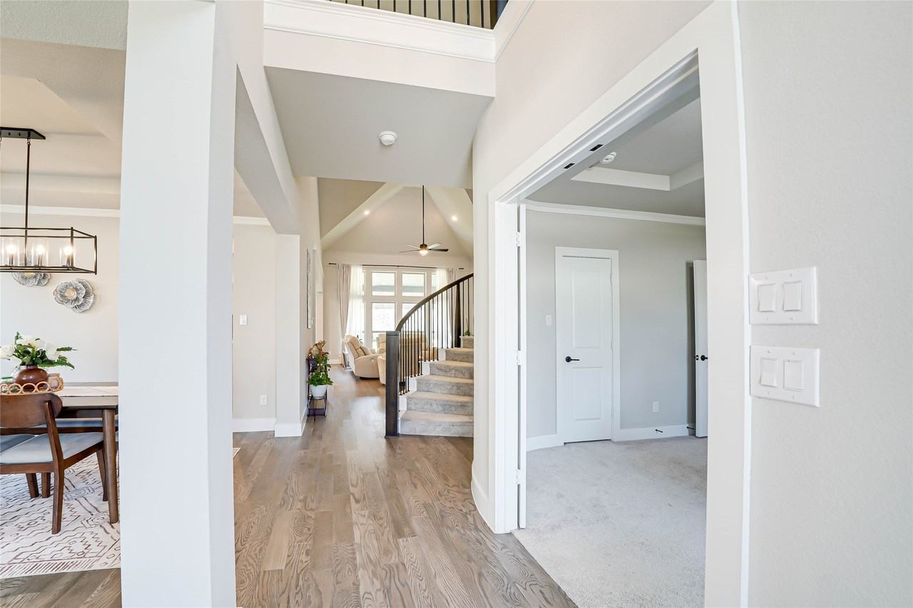 727 Stearman Ln - Photo 3 of 33