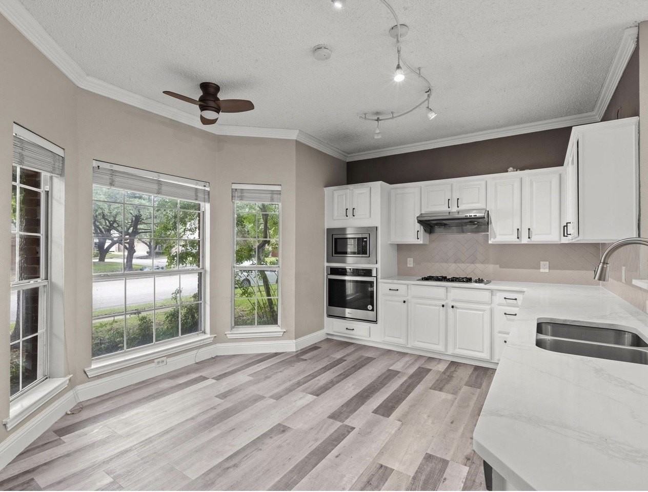 314 Santa Fe Trl - Photo 7 of 19