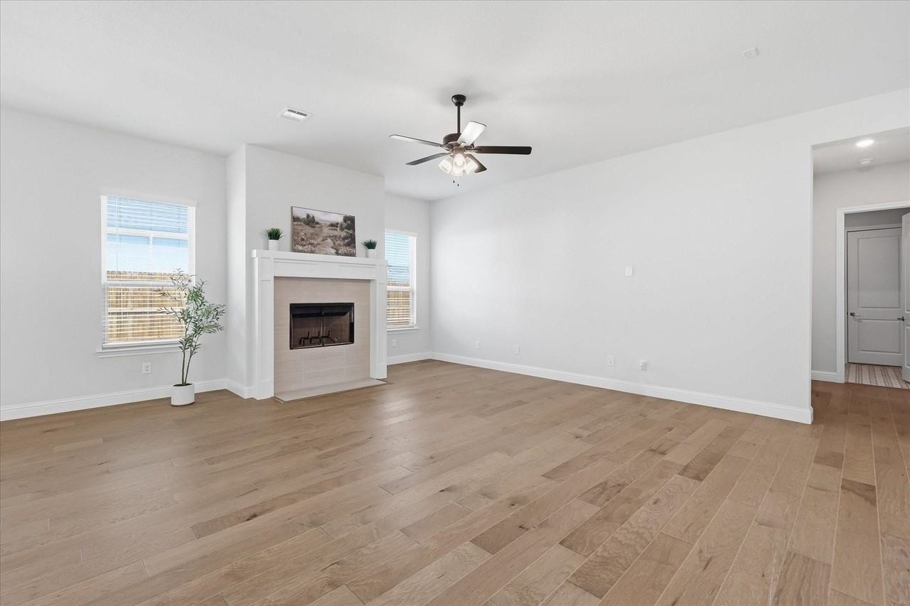 4017 Alpine St - Photo 5 of 24