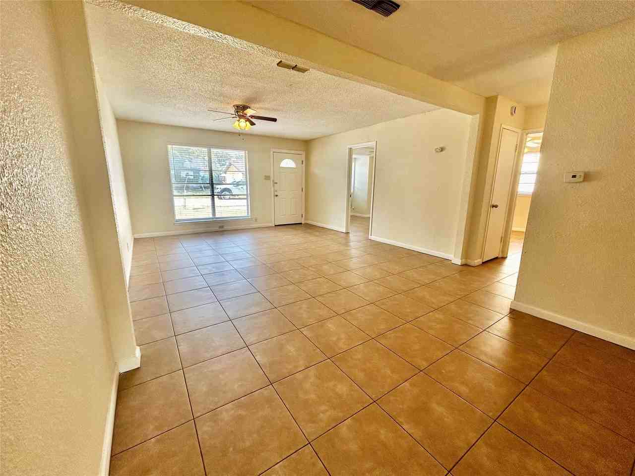 5908 Derek Dr - Photo 2 of 20