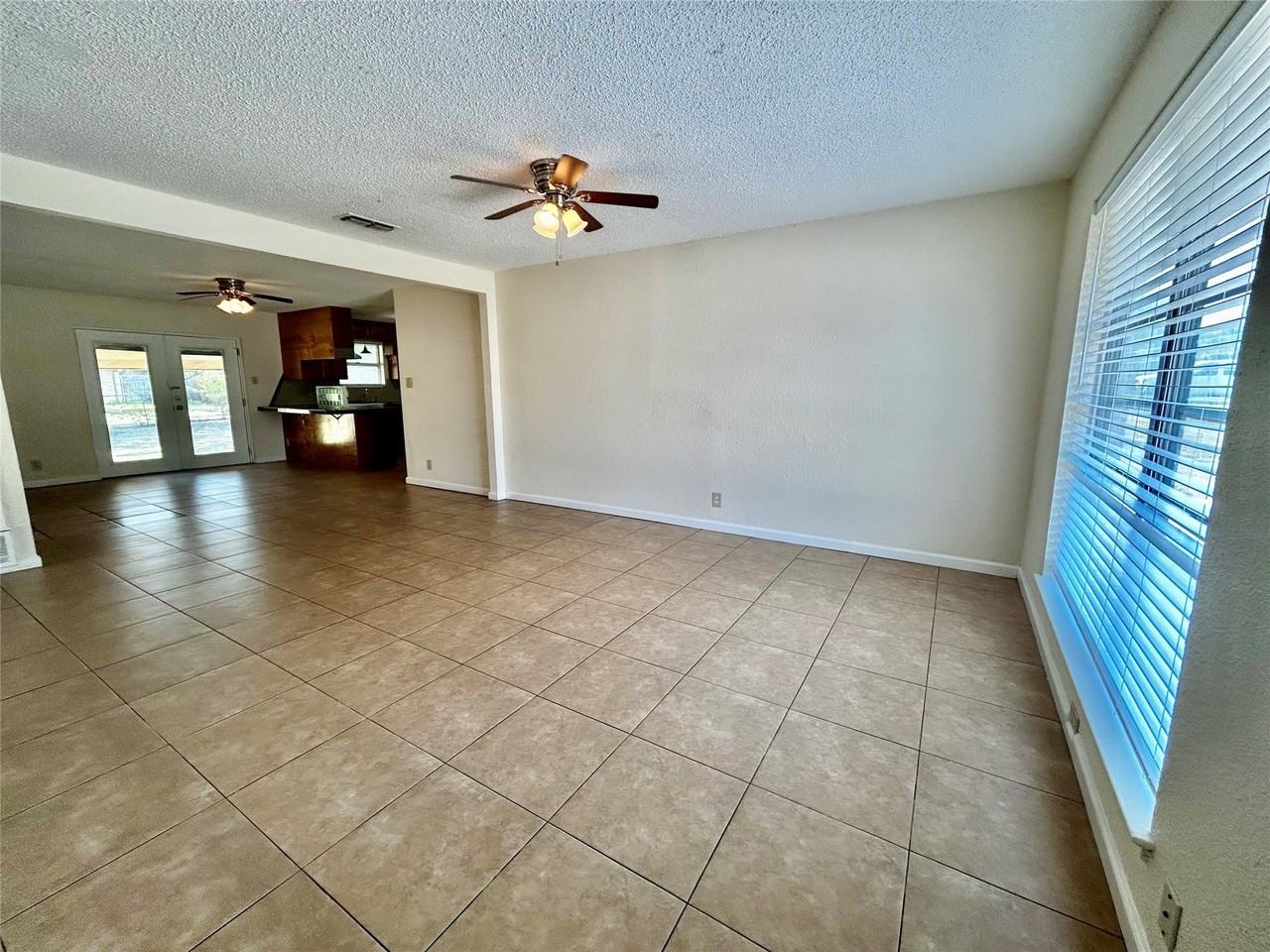 5908 Derek Dr - Photo 3 of 20