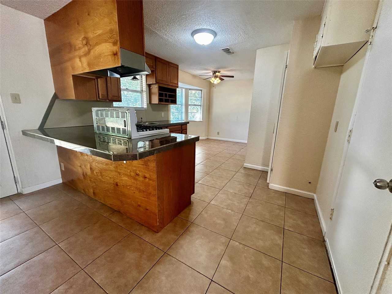 5908 Derek Dr - Photo 5 of 20