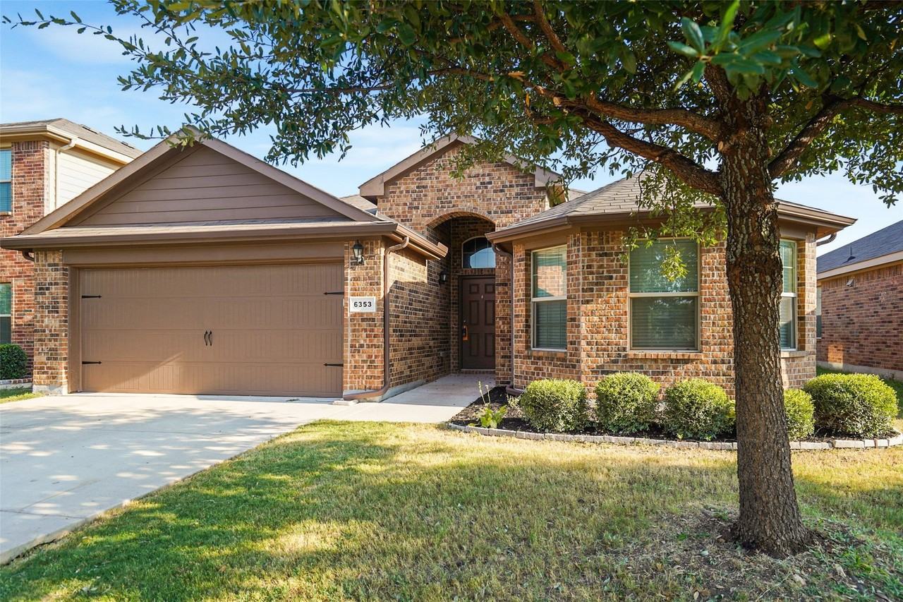 6353 Seagull Ln - Photo 2 of 26