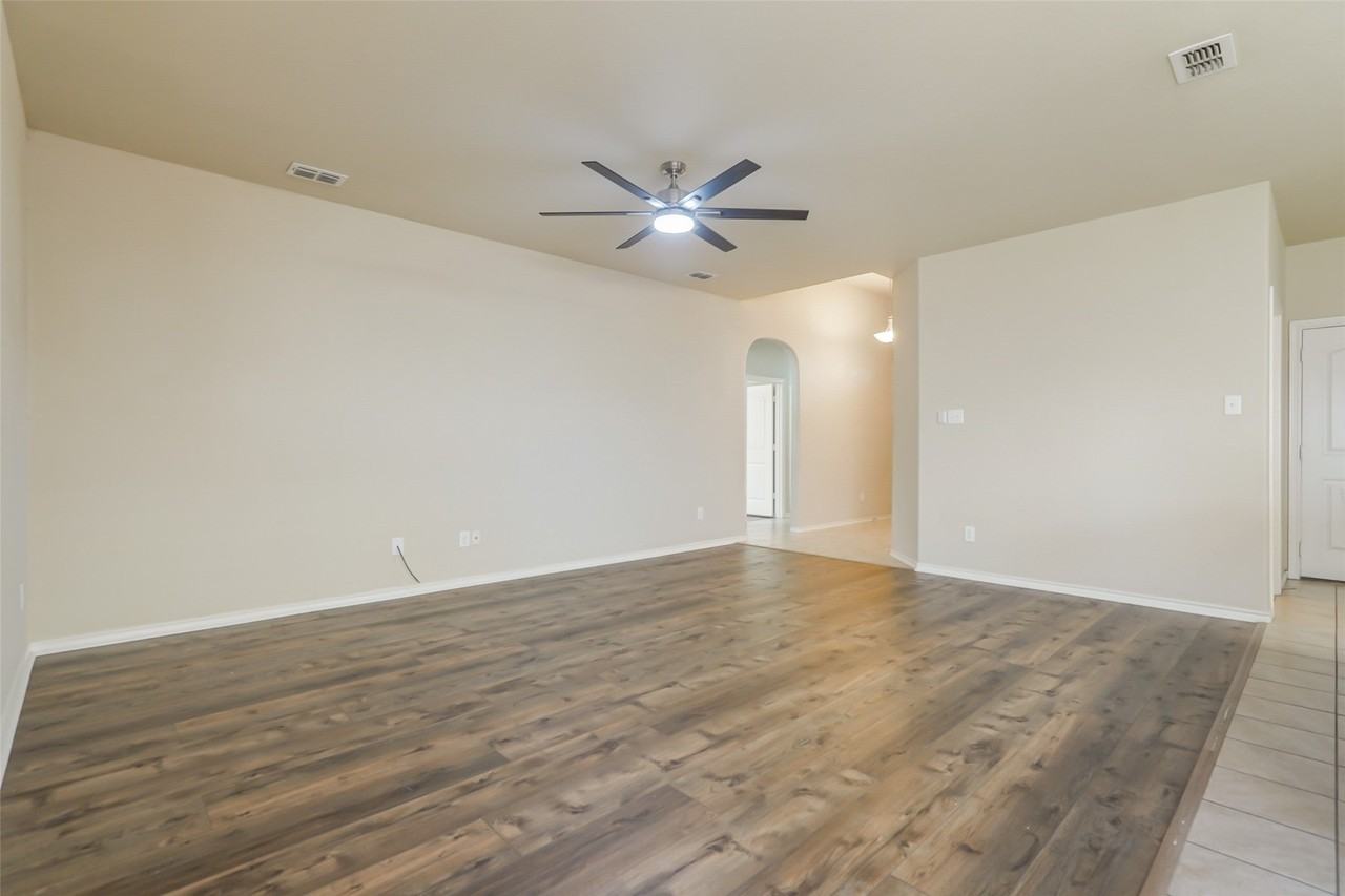 6353 Seagull Ln - Photo 5 of 26