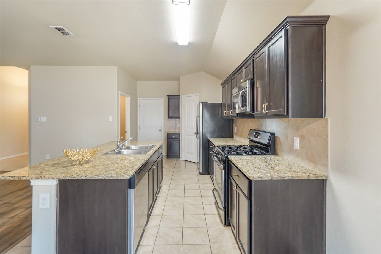 6353 Seagull Ln - Photo 6 of 26