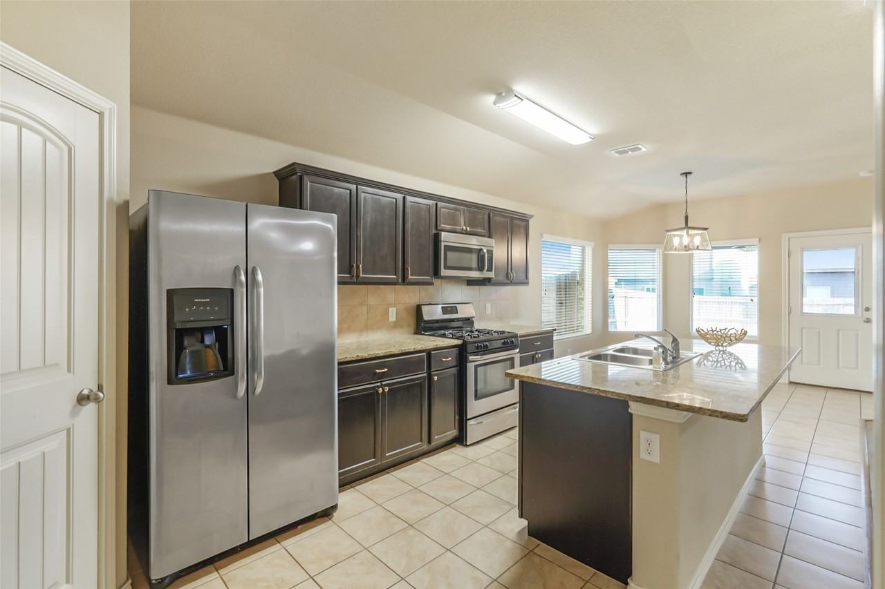 6353 Seagull Ln - Photo 7 of 26