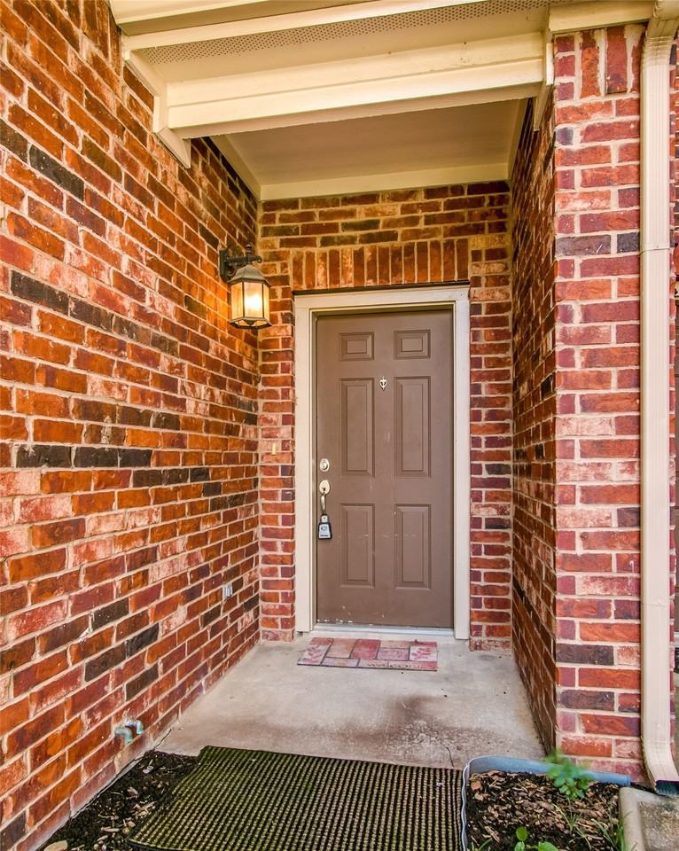 1041 Colonial Dr - Photo 4 of 27