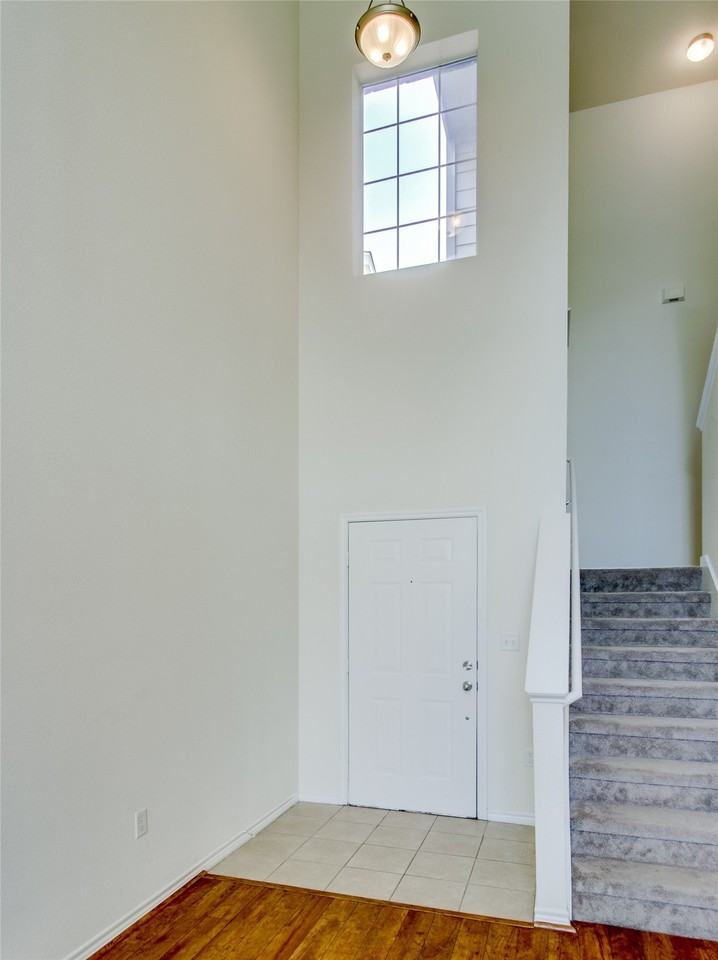 1041 Colonial Dr - Photo 5 of 27