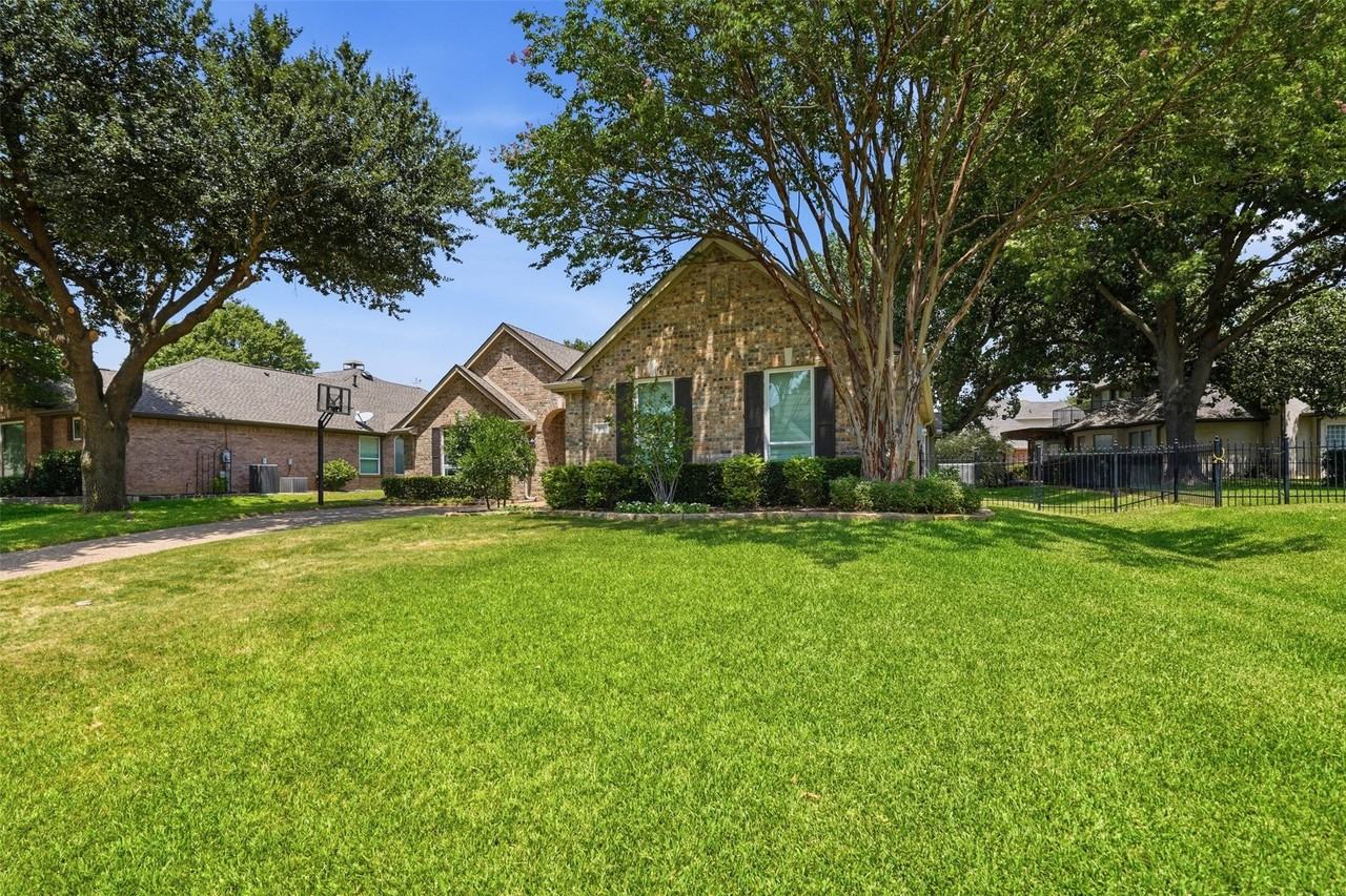 900 Muirfield Dr - Photo 2 of 28