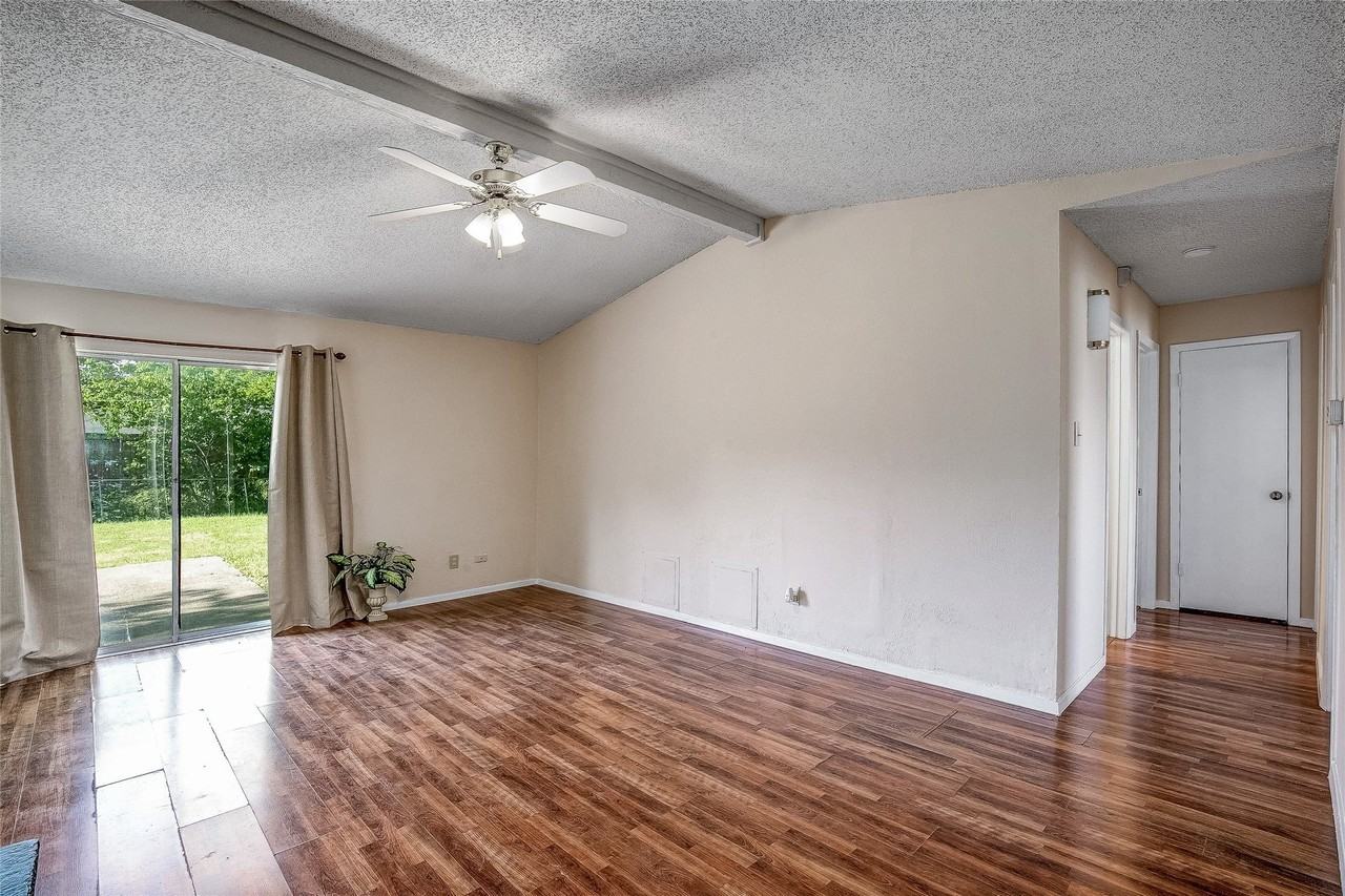 1717 Palisades Dr - Photo 3 of 23