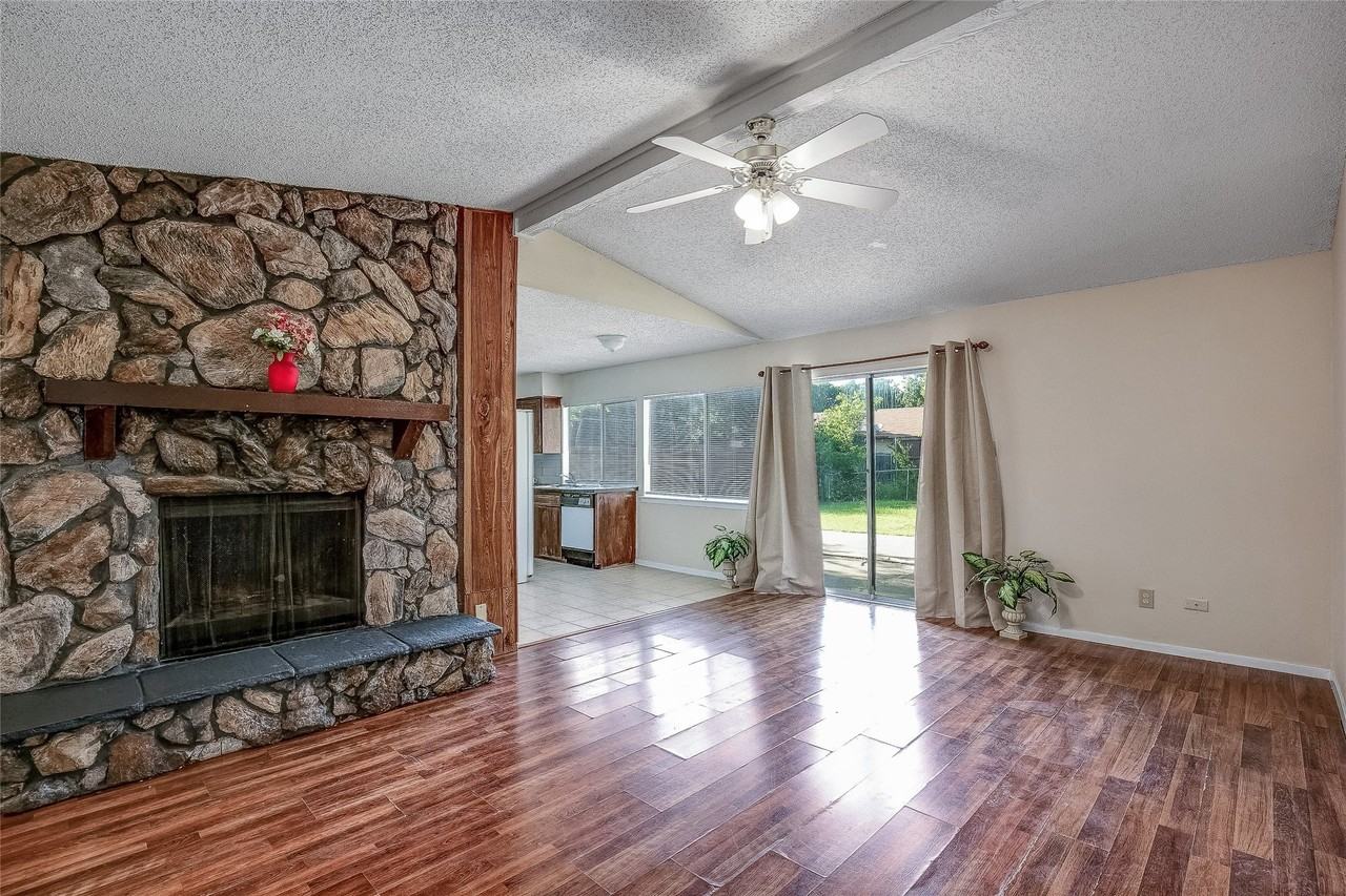 1717 Palisades Dr - Photo 4 of 23