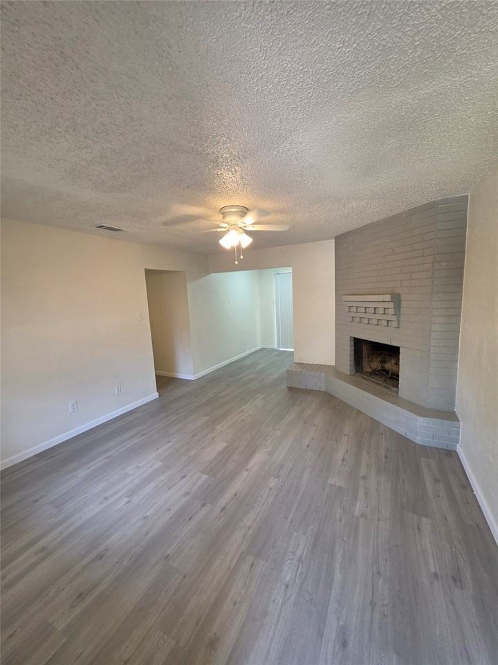 216 Tejas Dr - Photo 2 of 9